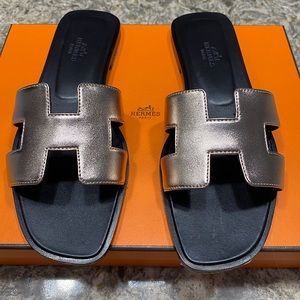 Hermès Oran rose gold sandal